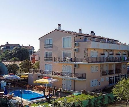 Hotel Pansion Sport Štinjan Esterno foto